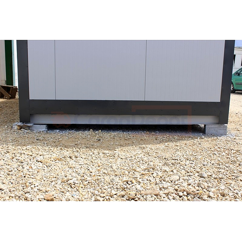 Contenedor de oficina 4,5x2,5 m con luz y carga fácil instalada - Imagen 8