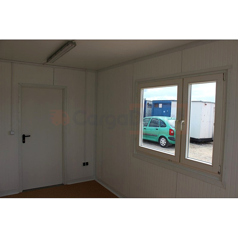 Contenedor de oficina 4,5x2,5 m con luz y carga fácil instalada - Imagen 7
